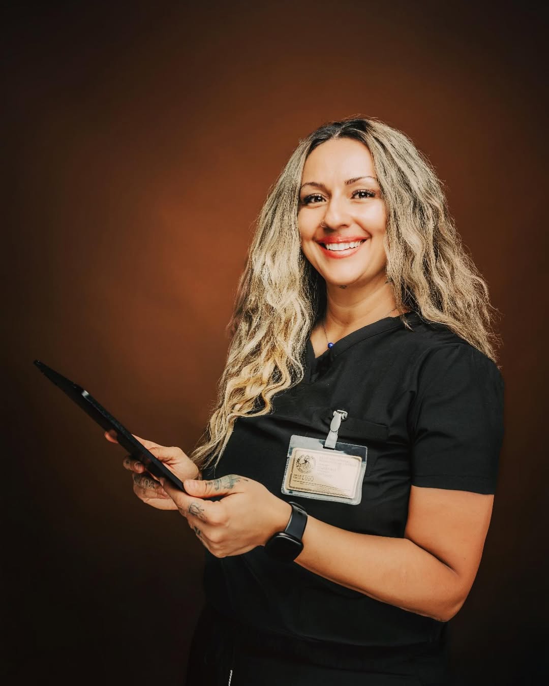 Professional nail technician at Fillmein salon